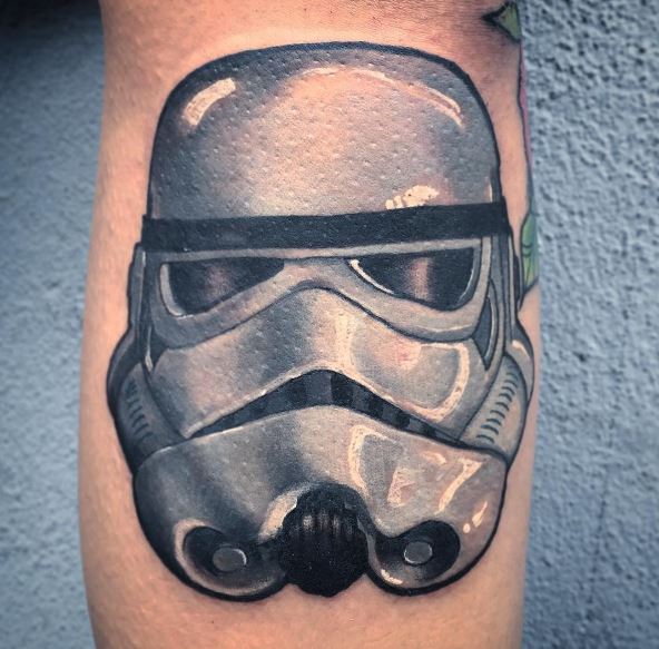 Diseño de tatuajes de tropas de Star Wars en las piernas