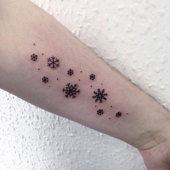 Tinta blanca del tatuaje del copo de nieve (11)