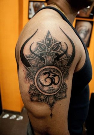 Diseños de tatuajes Om 77