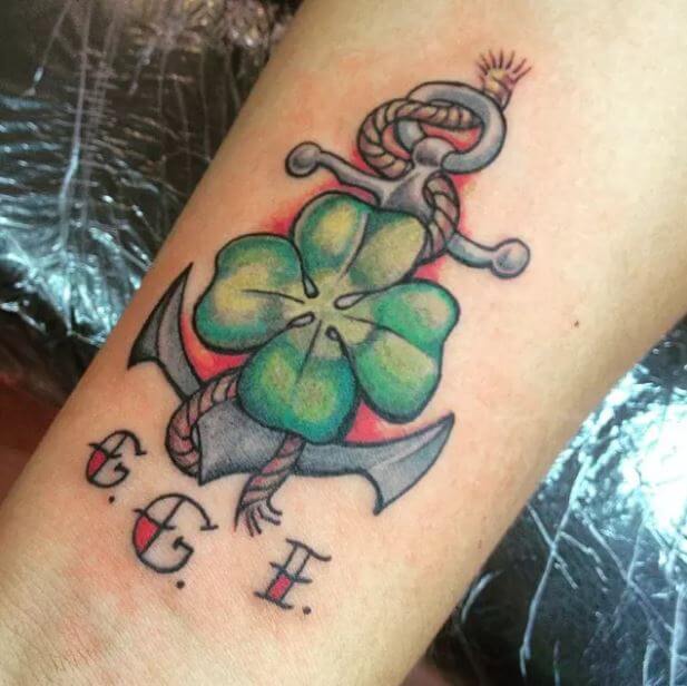 Diseño de tatuaje irlandés y ancla