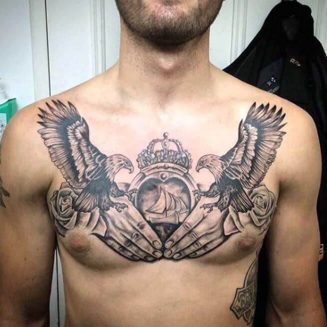 Diseño de tatuaje de pájaro irlandés en el pecho