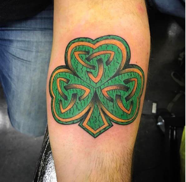 Diseño e ideas únicos del tatuaje irlandés