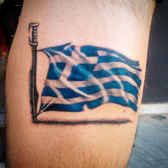 Tatuaje griego en el brazo 36