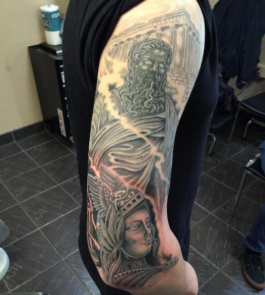 Tatuaje griego en el brazo 50