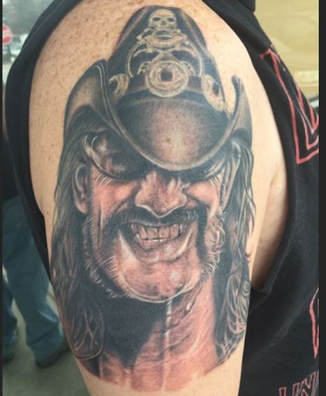 Diseño de tatuajes Legend Lemmy en el hombro