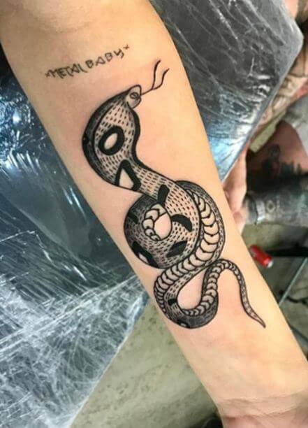 Tatuaje De Serpiente Enrollada