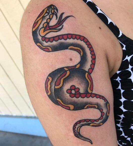 Tatuaje De Serpiente En El Brazo