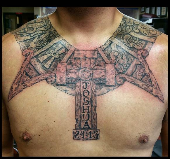 Diseño de tatuajes aztecas en el pecho