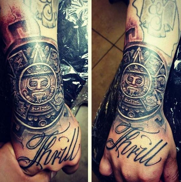 Diseño de tatuajes aztecas en las manos