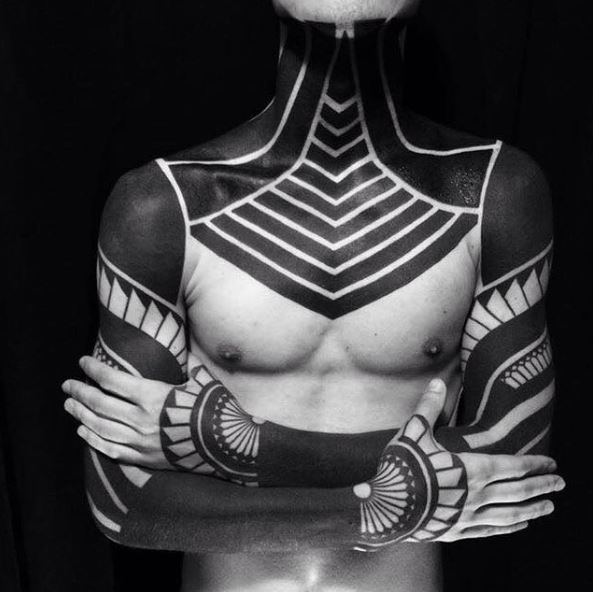 Diseño de tatuajes aztecas oscuros Parte del cuerpo completo