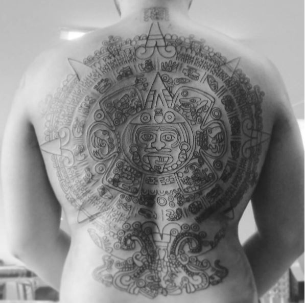 Diseño e ideas de tatuajes aztecas en la espalda completa