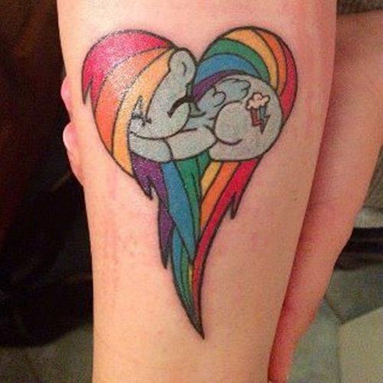 08 tatuaje de arco iris brillante