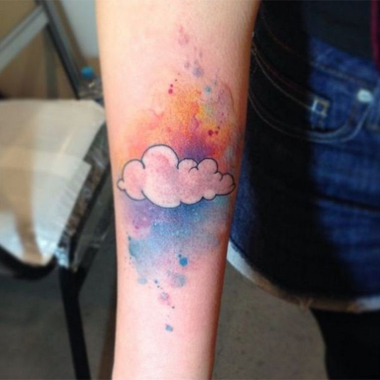 10 tatuaje de nube arcoiris
