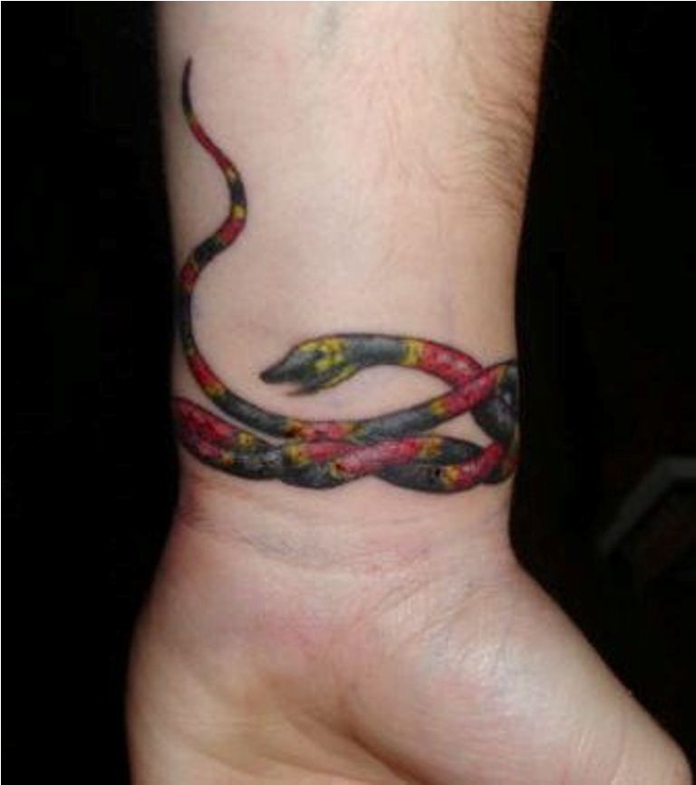 28 tatuaje de serpiente arcoíris