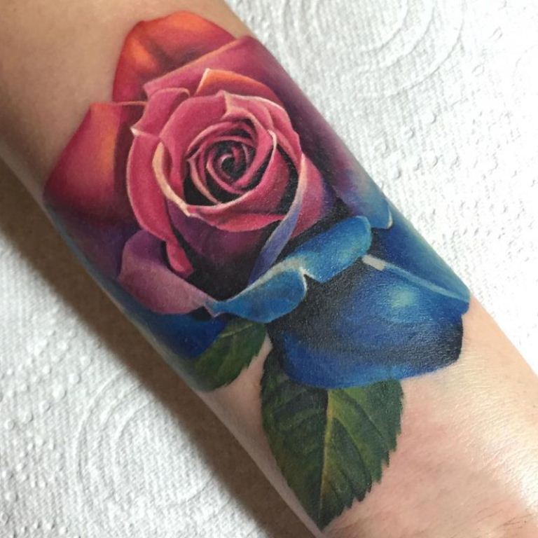 26 tatuaje de rosa arcoíris