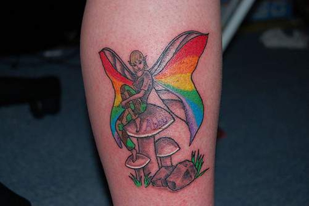 Tatuaje de 40 alas de arcoíris