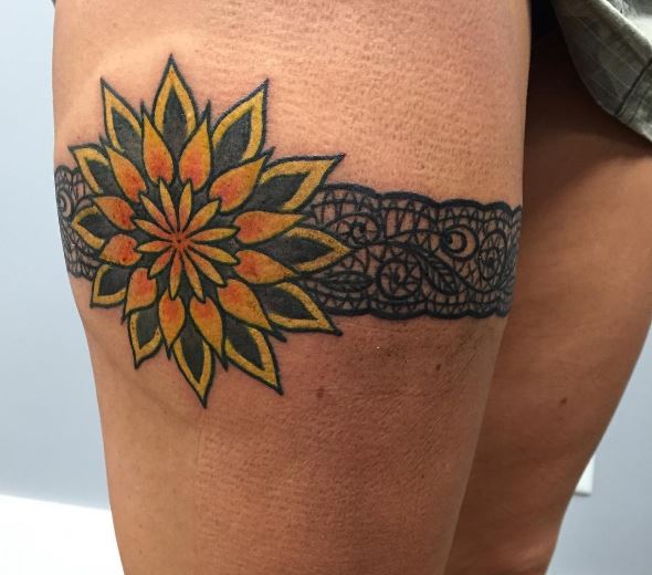 Diseño de tatuajes de flor de sol y liga