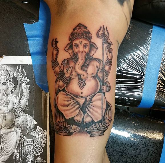 Tatuajes De Ganesha En El Bíceps