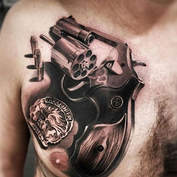 Diseño de tatuajes de gangsta en el pecho para hombres
