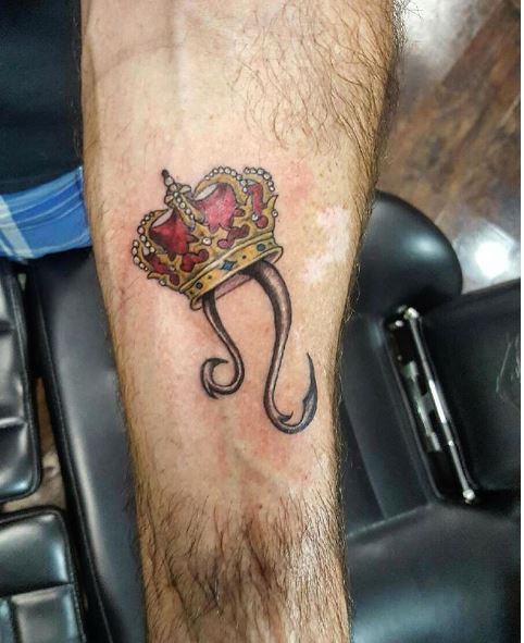 Último nuevo diseño de tatuajes de rey en las manos