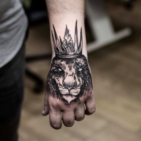 Los mejores diseños e ideas de tatuajes de rey poderoso