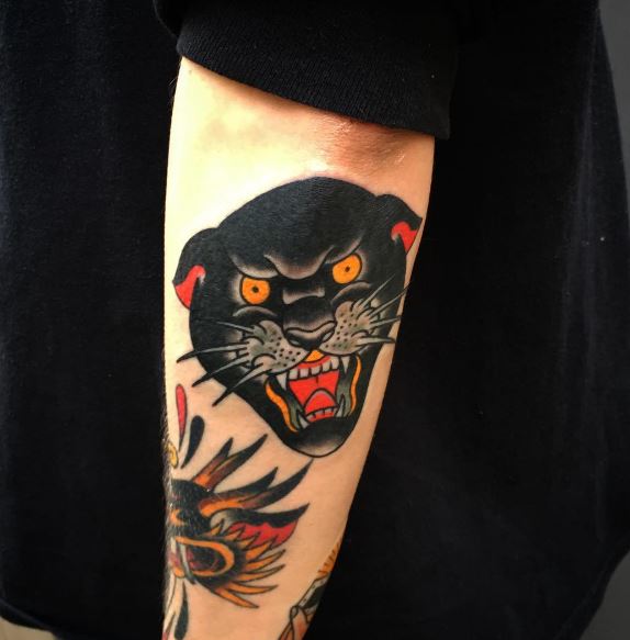 Tatuaje de pantera en el brazo 1