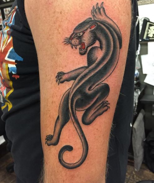 Tatuaje de pantera en el brazo 5