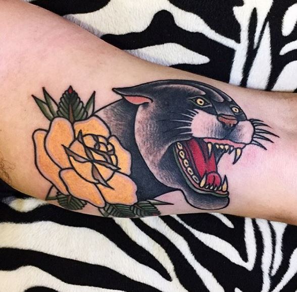 Tatuaje de pantera en el brazo 4