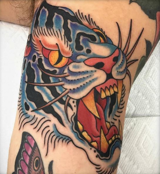Tatuaje de pantera en el brazo 12