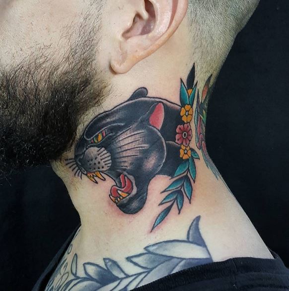 Tatuaje De Pantera En El Cuello