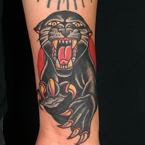 Tatuaje de pantera en el brazo 34