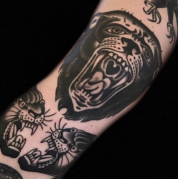 Tatuaje de pantera en el brazo 41