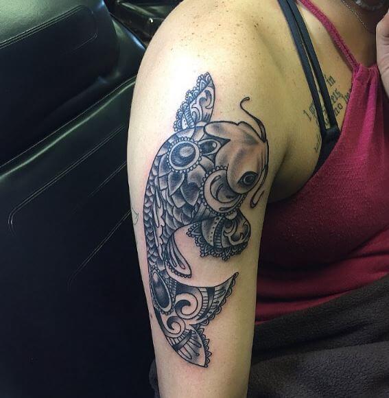 Tatuaje de pez koi en el brazo 5