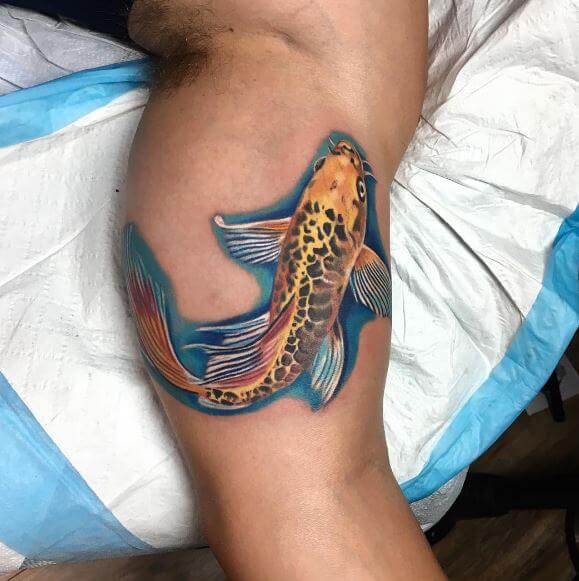 Tatuaje de pez koi en el brazo 19