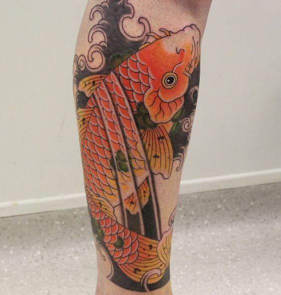 Tatuaje de pez koi en el brazo 37