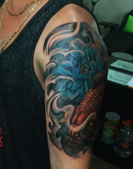 Tatuaje de pez koi en el brazo 49