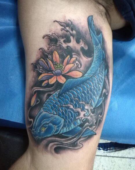 Tatuaje de pez koi en el brazo 52