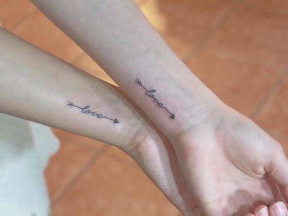 Ideas de tatuajes de flecha de amor