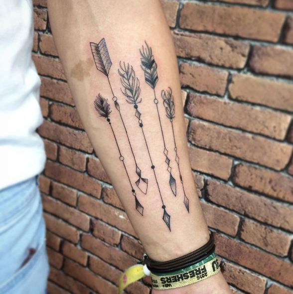 Diseños de tatuajes de flechas con estilo