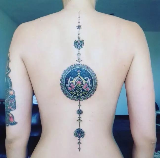 Tatuajes De Mandala En La Columna Vertebral Para Mujeres