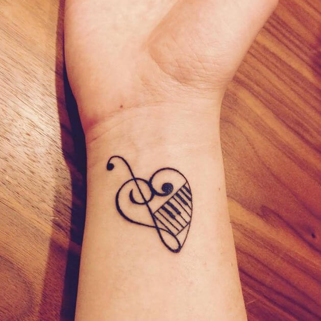 Tatuajes de notas musicales de corazón