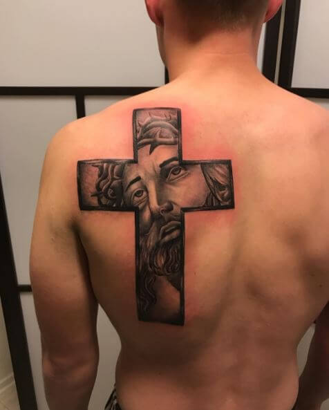 Diseño de tatuajes de cruz y Jesús en la parte superior trasera de los hombres