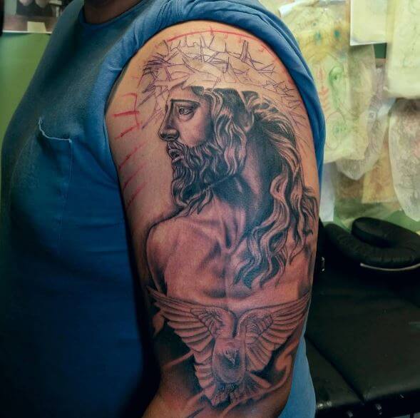 Diseño de tatuajes de Jesús en color negro y gris