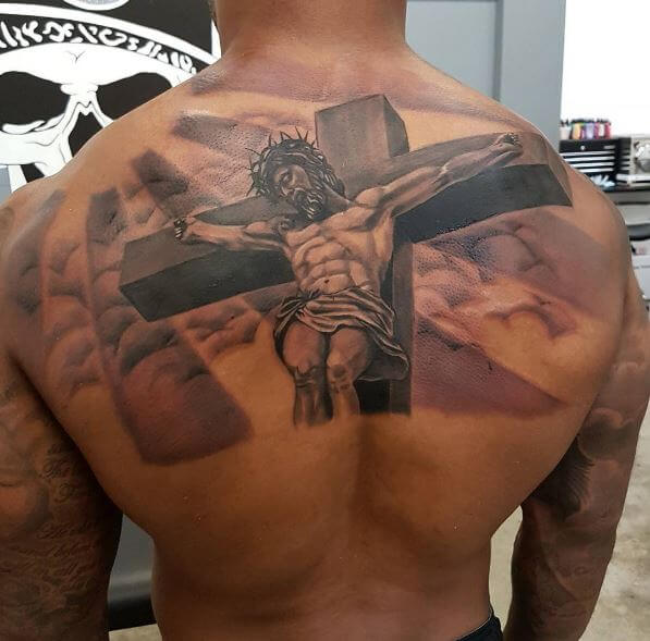Diseño de tatuajes de Jesús en la parte trasera