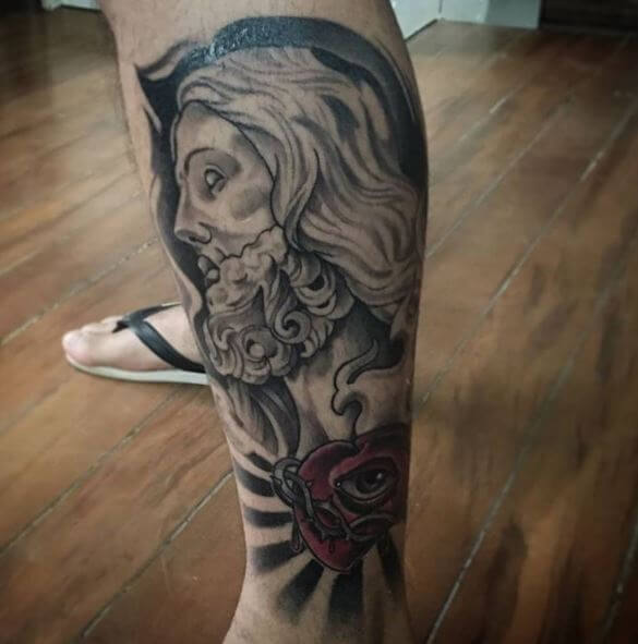 Diseño de tatuajes de Jesús en la pierna
