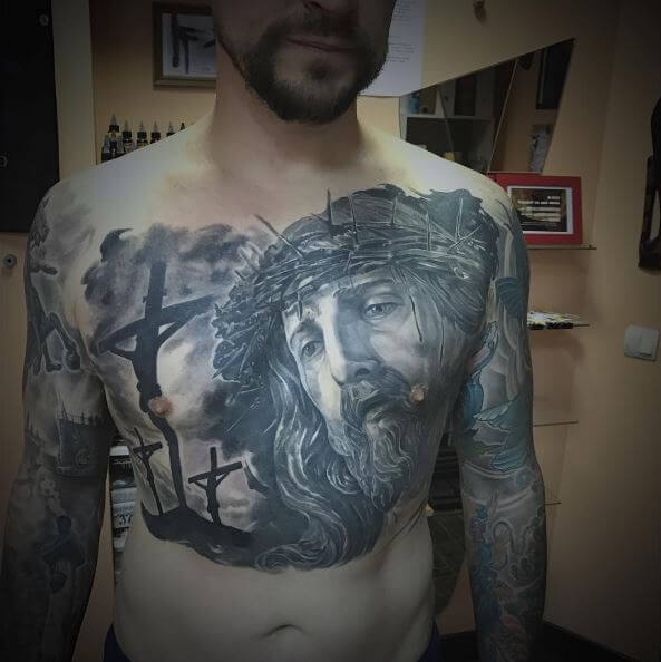 Diseño de tatuajes de Jesús en el pecho