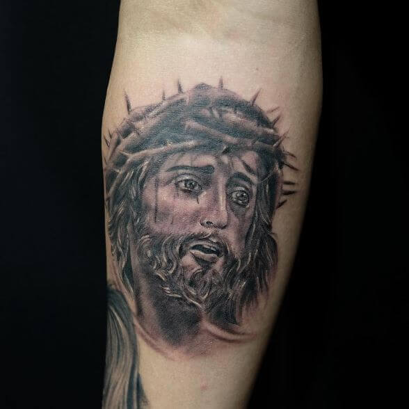 Bonito diseño e ideas de tatuajes de Jesús