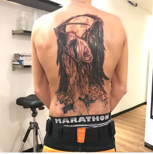Diseño de tatuajes de espalda completa de Evil Dead para hombre