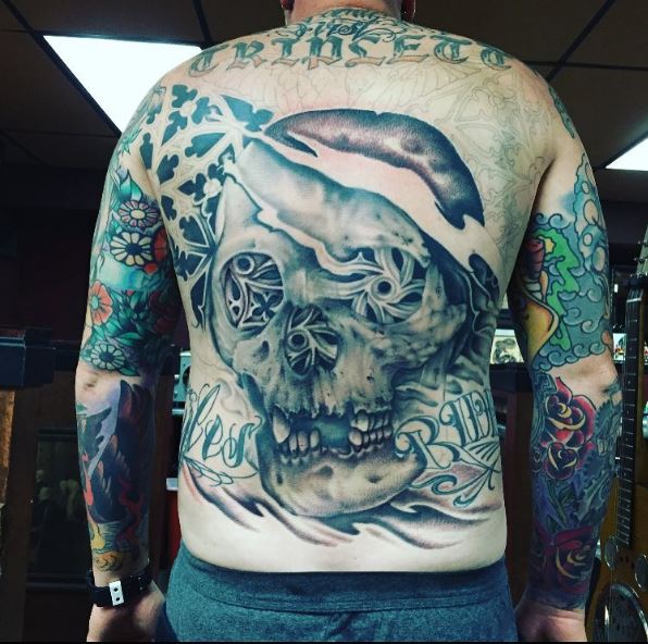 Ideas y diseños de tatuajes de espalda completa de miedo