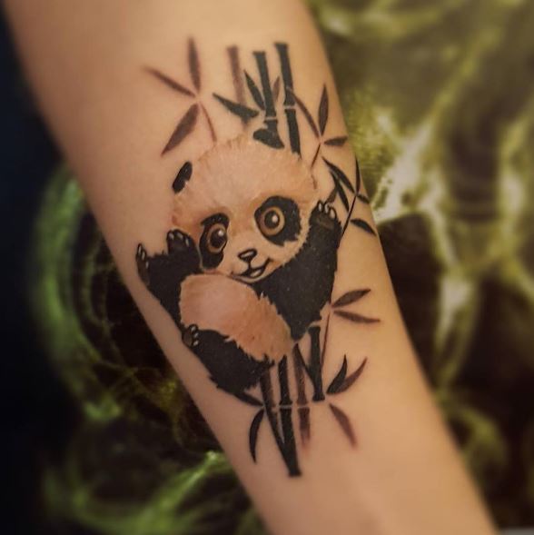 Bonito diseño de tatuajes de panda para mujeres